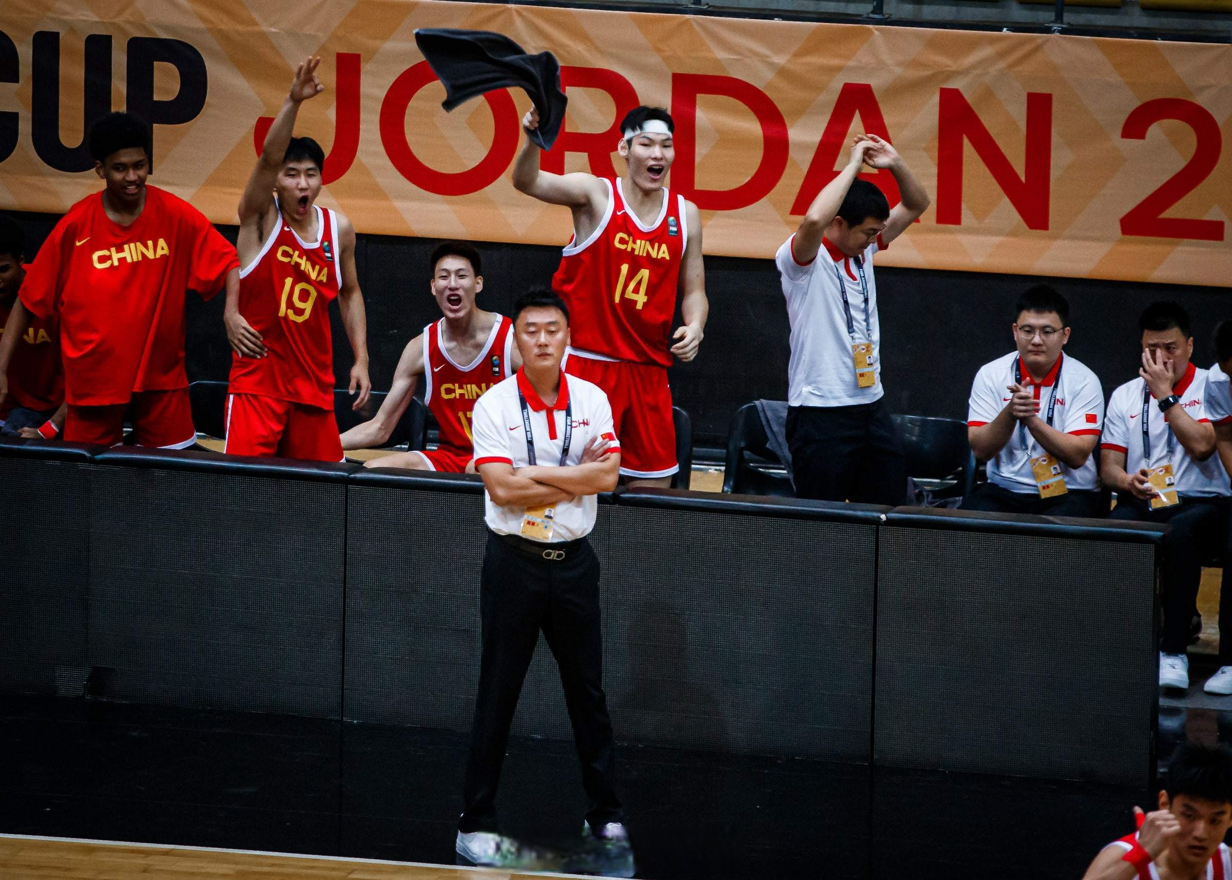 洛杉矶快船赛后绝杀压哨；志在德国杯名次提升；压力陡增；资深球员宣示担当的简单介绍