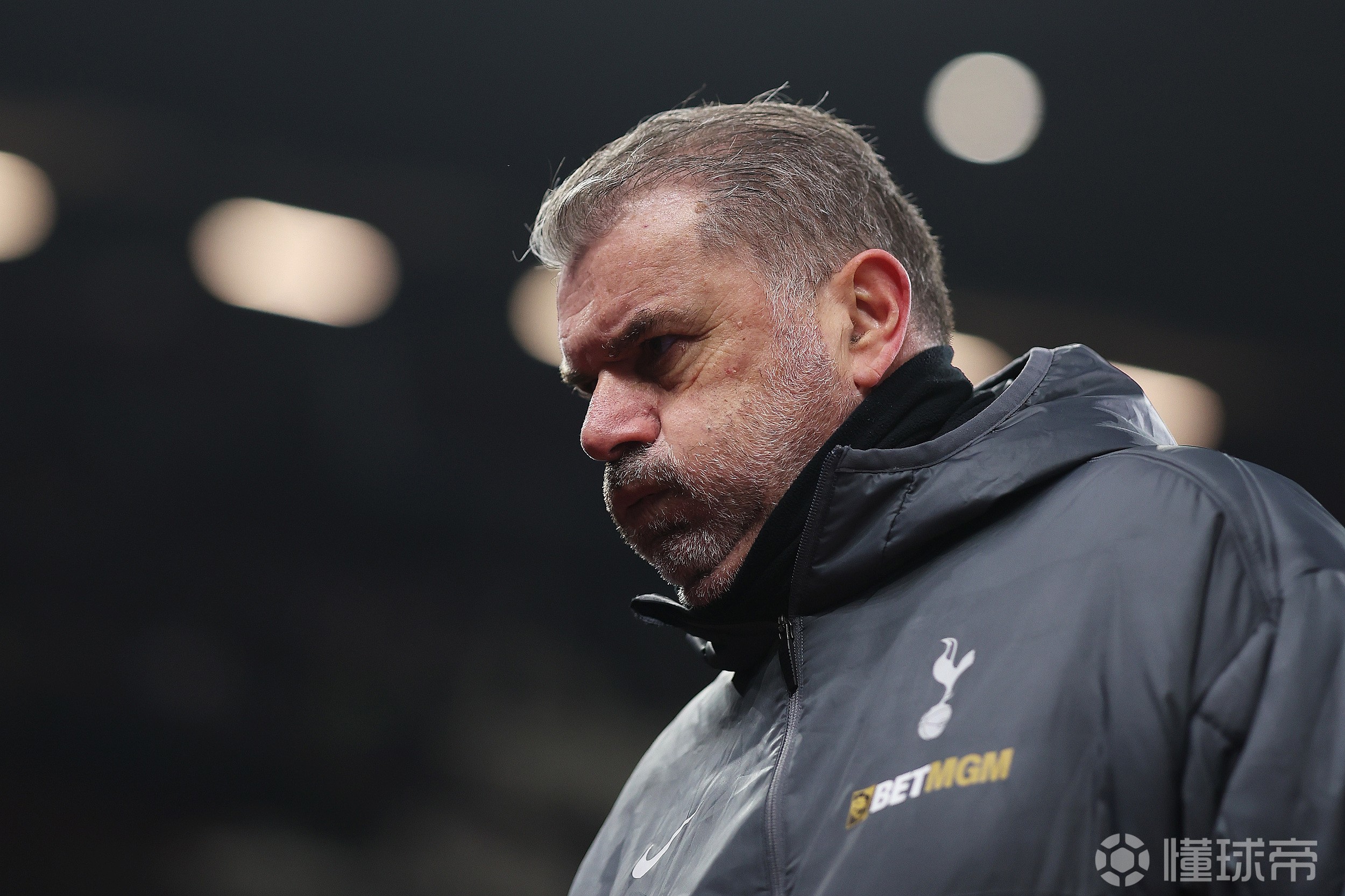 足总杯转会期走向成谜，那不勒斯防线松动，更衣室稳定，年轻球员得到机会的简单介绍