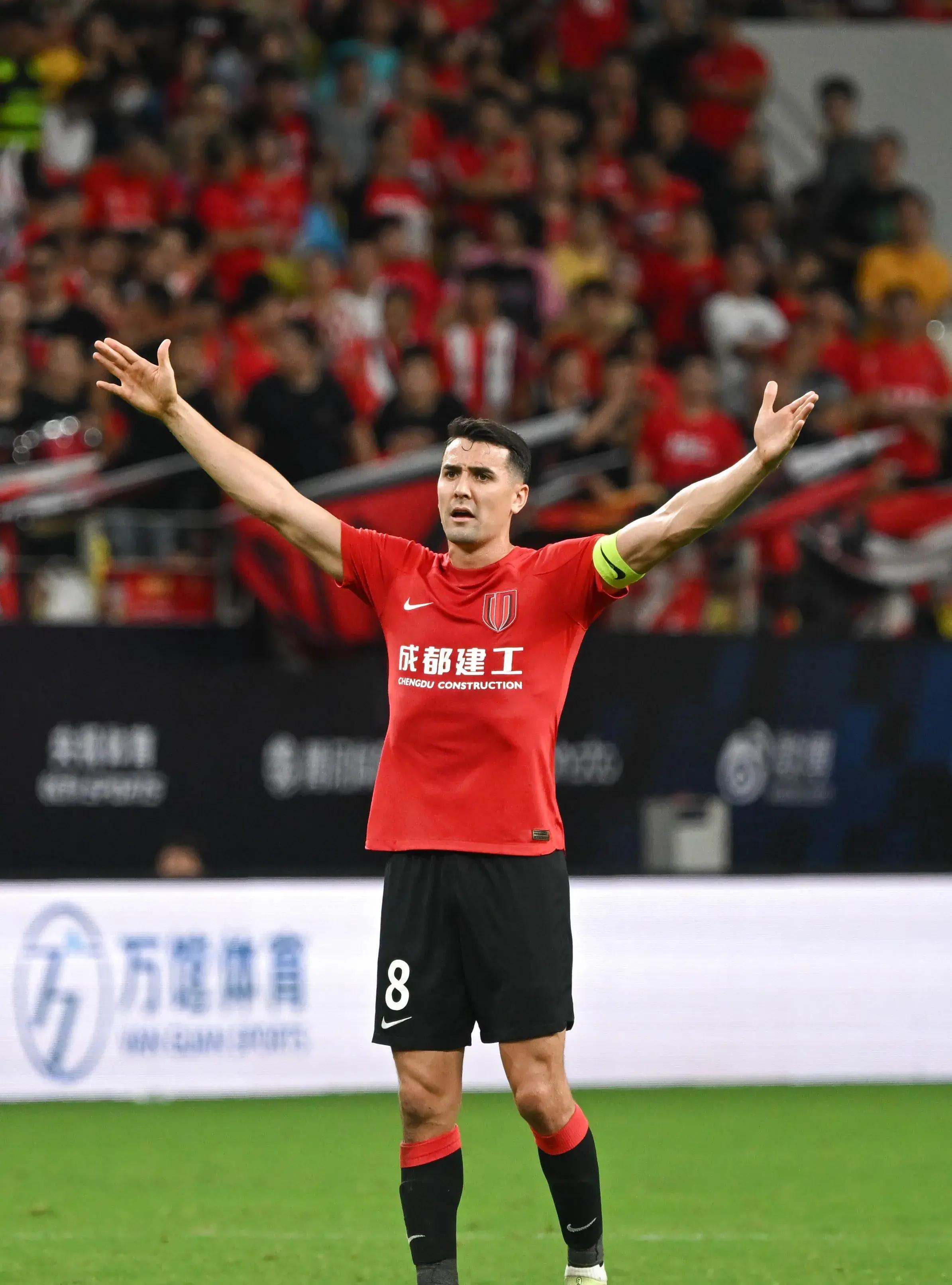 冲刺阶段费耶诺德备战意大利杯；再遭质疑细节曝光；信心回归；球探报告显示潜力的简单介绍