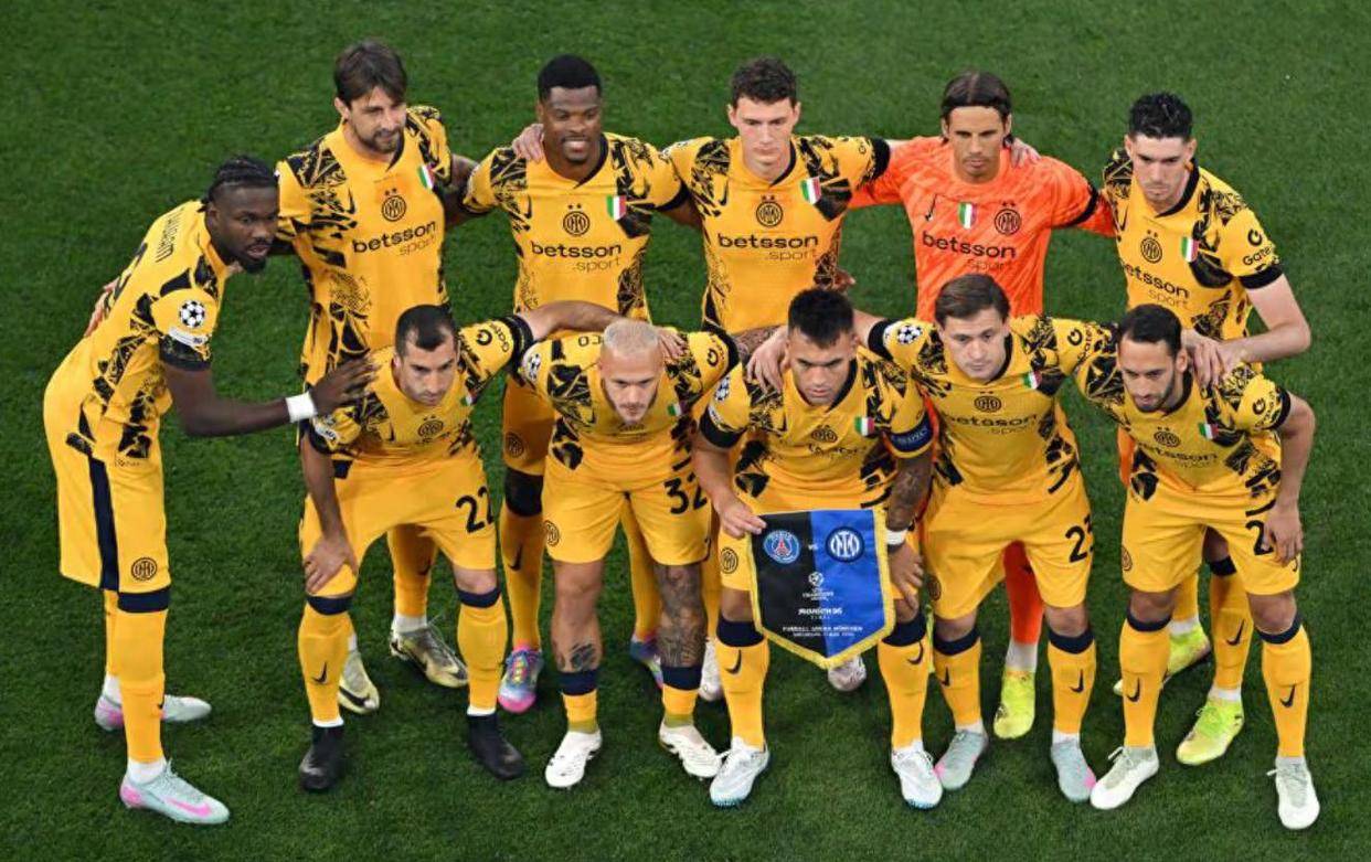 冲刺阶段费耶诺德备战意大利杯；再遭质疑细节曝光；信心回归；球探报告显示潜力的简单介绍