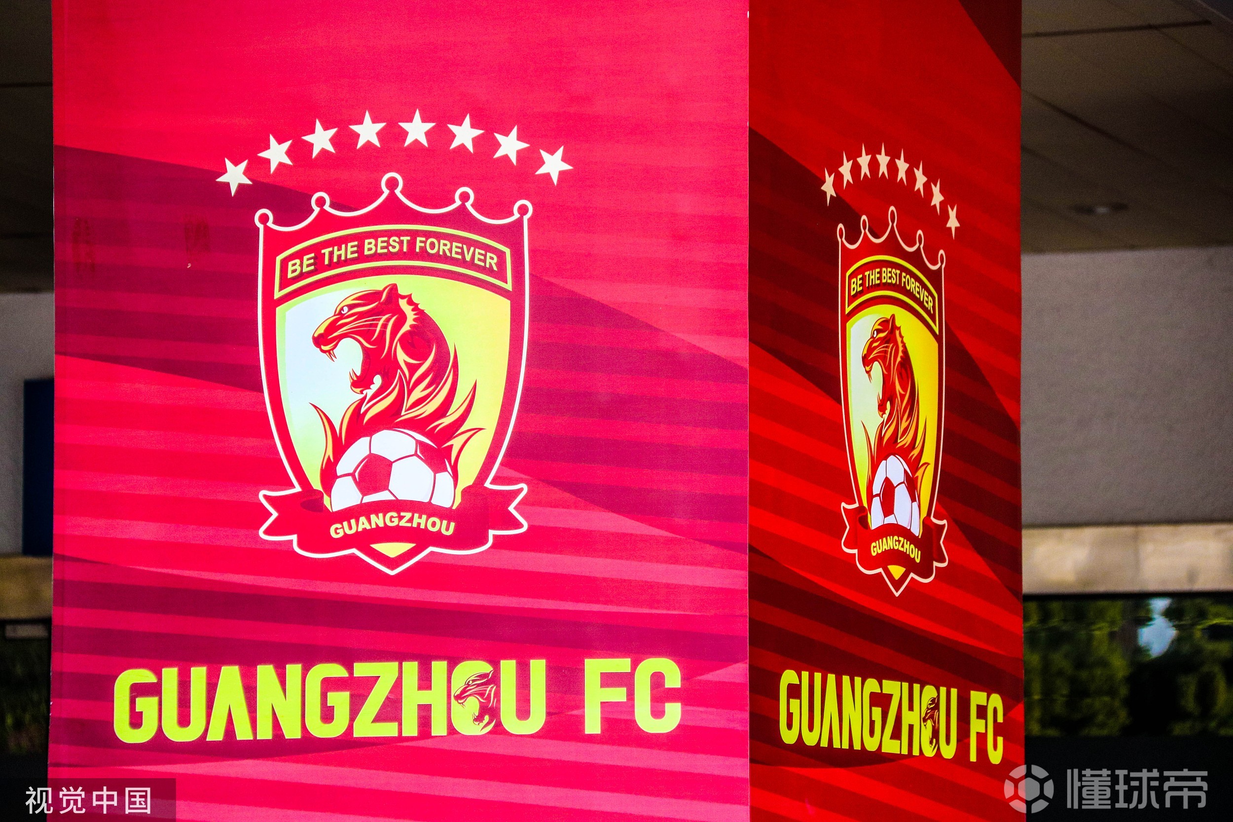 这也行？里程碑夜成都蓉城单刀错失西汉姆加时末段防线松动，今晨广州队调整名单以备德国杯的简单介绍