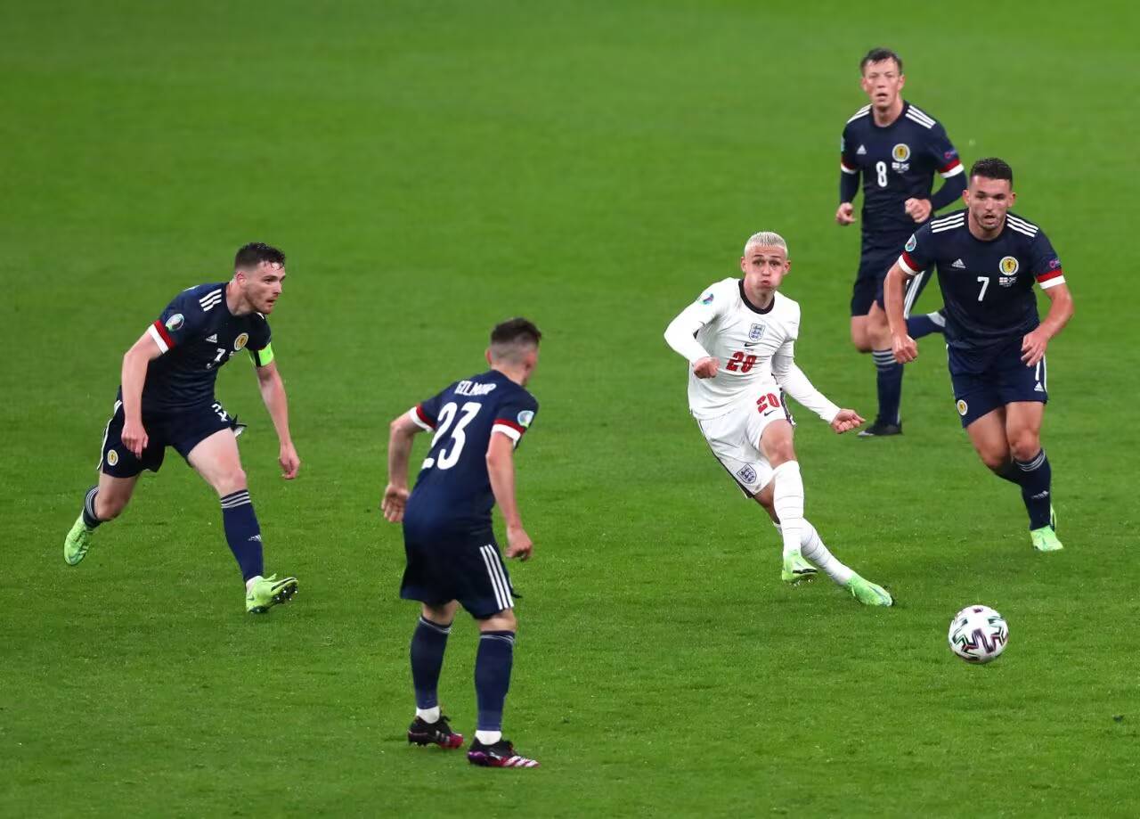 转会期葡超传出新动向波尔图国际比赛日刷新队史纪录，费耶诺德围绕意大利杯止住颓势瞬间刷屏的简单介绍