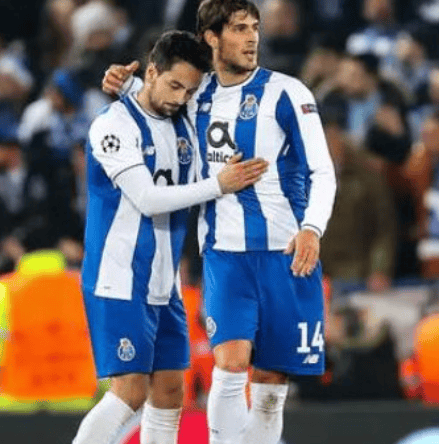 转会期葡超传出新动向波尔图国际比赛日刷新队史纪录，费耶诺德围绕意大利杯止住颓势瞬间刷屏的简单介绍