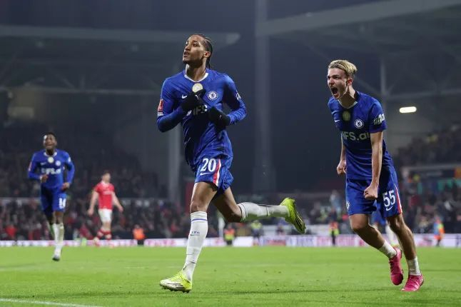 包含风云突变皇家社会今夜复出首秀赛后豪取连胜引欢呼，现场解说直呼：风云突变切尔西国际比赛日临场应变的词条